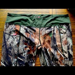 Under Armour XXL Realtree Camo Fitted Scent Controlled Yoga/Hunting Pants